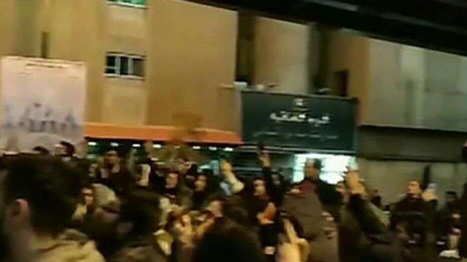 İran'da protestolar yeniden başladı